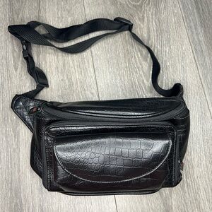 Winn International 641819 Harness Cowhide Leather Large Fanny Pack